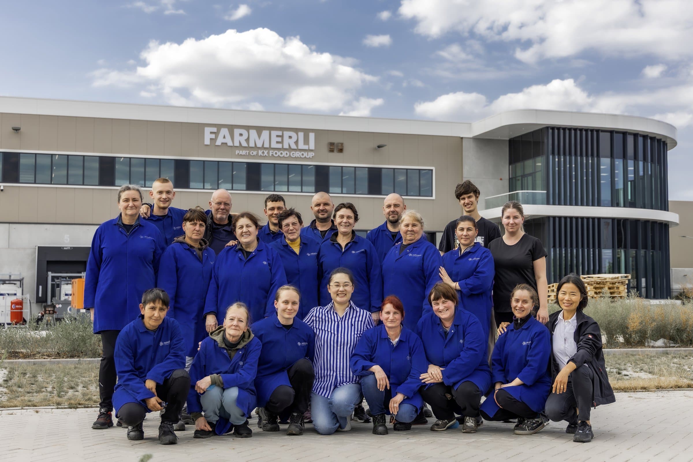 The KX Food / Farmerli team outside the Breda facility